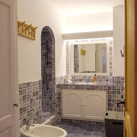 Charming, Elegant, Spacious House In Saint-raphael *